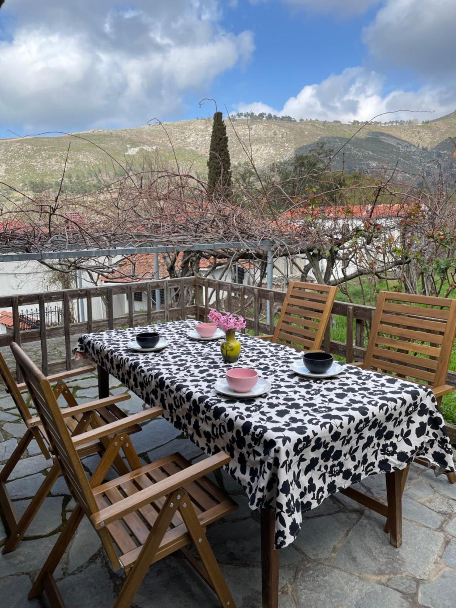 Mikros Prinos Lila'S Guest House מראה חיצוני תמונה